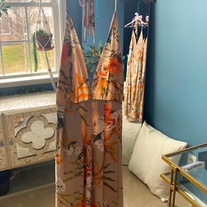 Simplee Apparel size medium beach dress